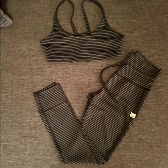 SOLD‼️VUORI Stripe Daily Legging & Yosemite Bra - Picture 1 of 4